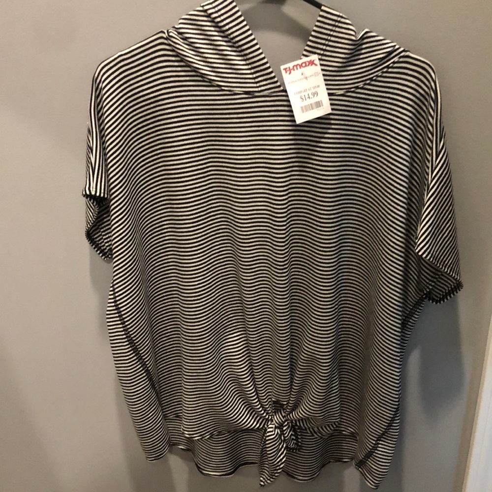 Short sleeve top with hood